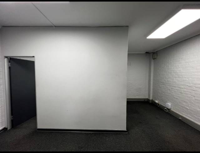 752M² WAREHOUSE TO LET IN AIRPORT INDUSTRIA